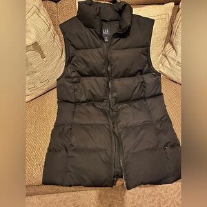 GAP Women's Dark Puffer Vest